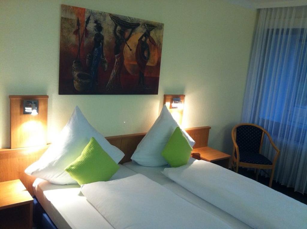 Stadthotel באד פאלינגבוסטל חדר תמונה
