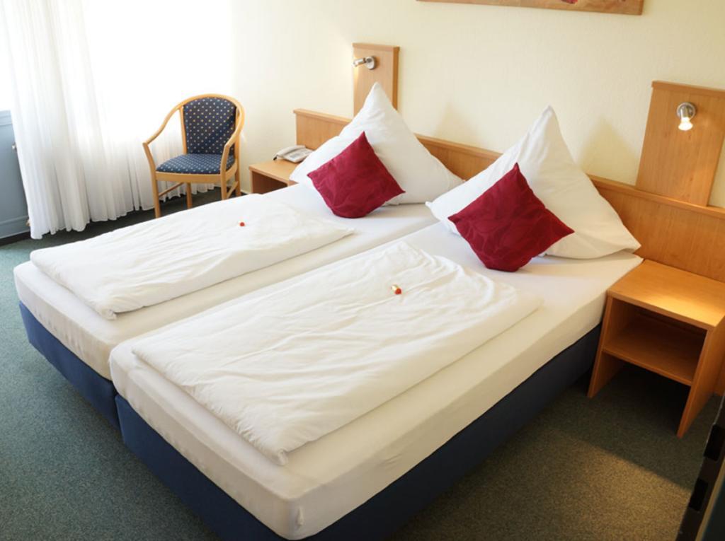 Stadthotel באד פאלינגבוסטל חדר תמונה