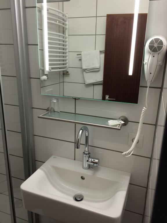 Stadthotel באד פאלינגבוסטל חדר תמונה