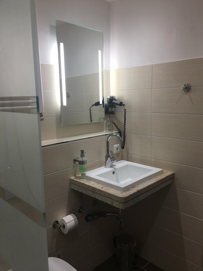 Stadthotel באד פאלינגבוסטל מראה חיצוני תמונה