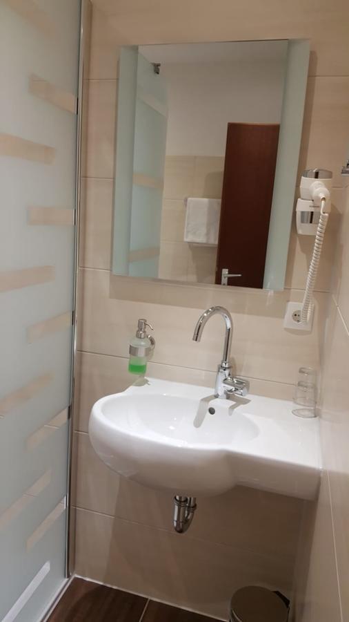 Stadthotel באד פאלינגבוסטל מראה חיצוני תמונה