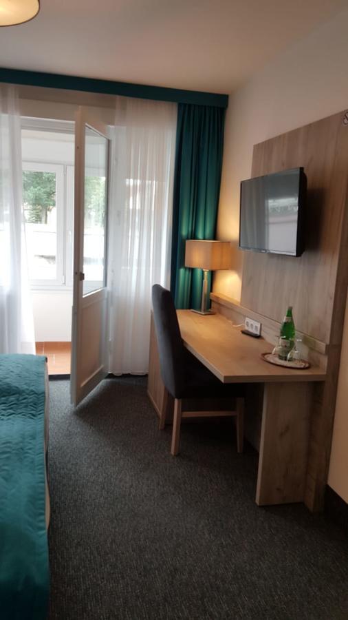 Stadthotel באד פאלינגבוסטל מראה חיצוני תמונה