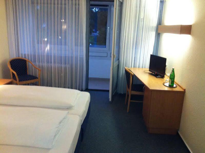 Stadthotel באד פאלינגבוסטל מראה חיצוני תמונה